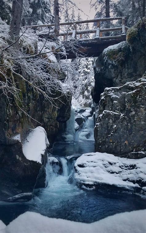 A snowy Winner Creek Gorge in Girdwood, Alaska : hiking