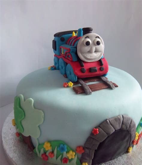 bits n bobs: thomas the tank engine - 1st birthday cake