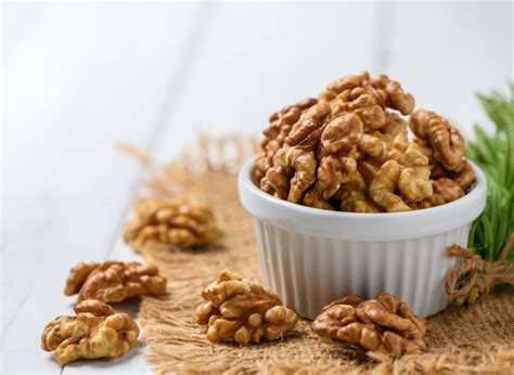 6 Best Nuts to Eat for Weight Loss