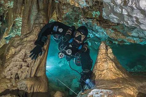 Going Beyond: Alfred Minnaar learns to cave dive - DIVE Magazine