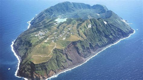 10 Breathtaking Aogashima Volcano Images - Fontica Blog