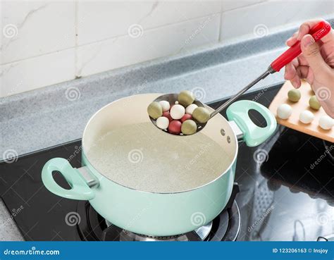 The Cooking Step of Making Japanese Dango Dessert Stock Image - Image of dumpling, ball: 123206163