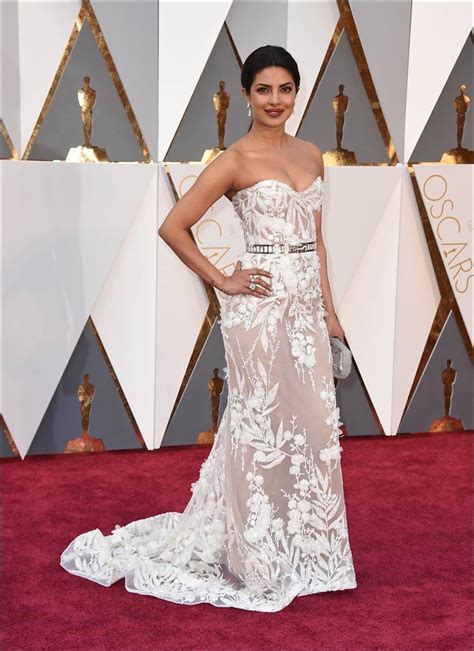 Oscars 2016: Priyanka Chopra stuns in Zuhair Murad gown on red carpet | The Indian Express