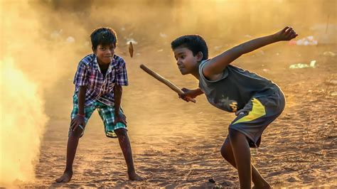 Old Game "KOTTI PULLU" and also known as "GILLI DANDA" - Playing in A Melmampattu Village guys ...