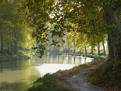 Barging the Burgundy Canals on Après Tout - France Today