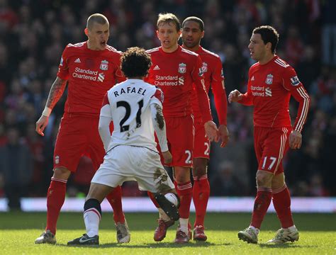 Manchester United V Liverpool: 70 Pictures Of English Football's ...