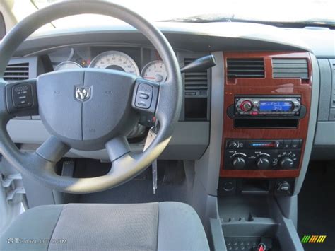 2006 Dodge Durango SLT Dark Slate Gray/Light Slate Gray Dashboard Photo #76270568 | GTCarLot.com