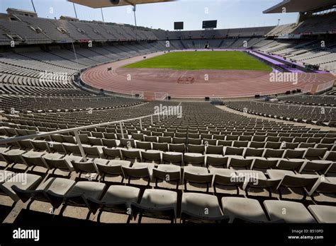 Estadio olimpico de barcelona fotografías e imágenes de alta resolución ...