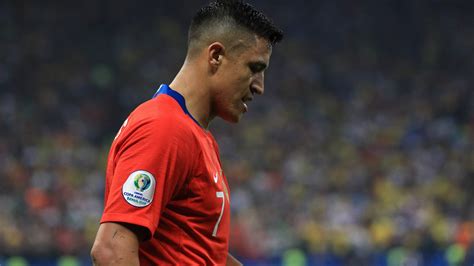 Manchester United news: Alexis Sanchez suffers new injury during Copa ...