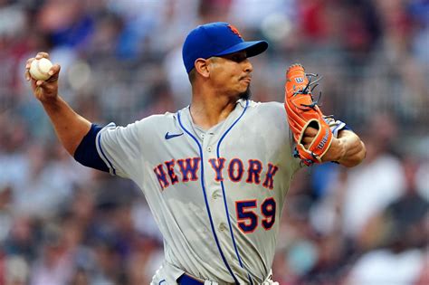 Carlos Carrasco exits Mets-Braves early with apparent injury