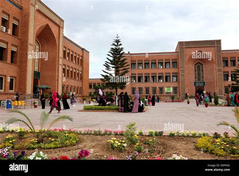 Students of the International Islamic University, Female Campus ...