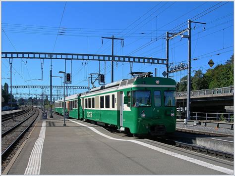 A BAM local train is arriving at Morges. 03.10.2016 - Rail-pictures.com