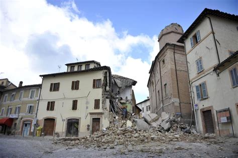 Priests to celebrate Masses outdoors after massive earthquake in Italy - The Catholic Sun