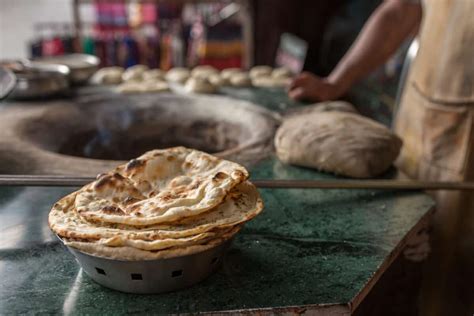 Tandoori Roti Vs Naan — What’s The Difference? - Foods Guy