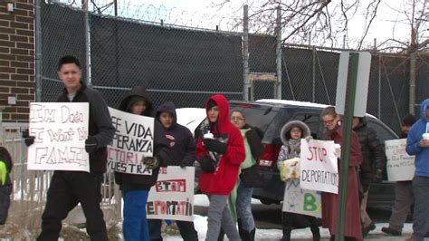 Immigration protestors ask Obama to stop deportations - ABC7 Chicago