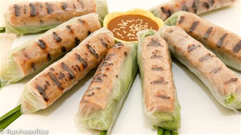 Grilled Pork Sausages (Nem Nuong) - RunAwayRice