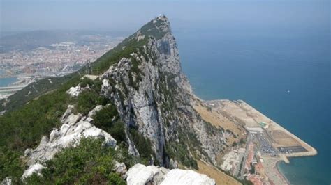 Gibraltar border delays end amid Spain row - BBC News