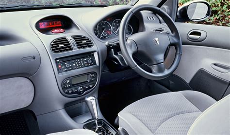 Used Peugeot 206 Hatchback (1998 - 2009) interior, tech and comfort | Parkers