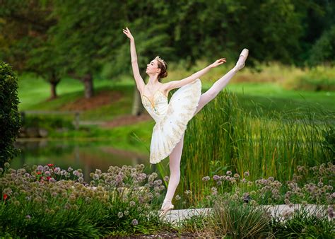 Creative Outdoor Dance — Ron McKinney Photography