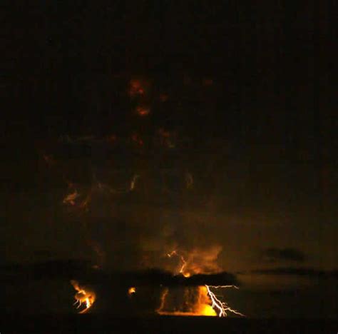 What Causes Volcanic Lightning? | Photos from Redoubt