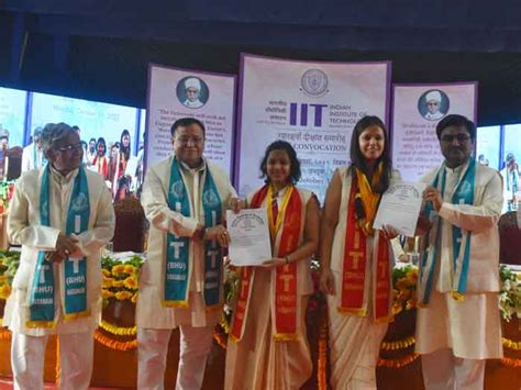 IIT BHU Convocation: Shloka And Ishita Were The Best - Varanasi News