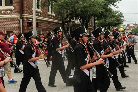 Battle of Flowers parade takes over San Antonio for Fiesta