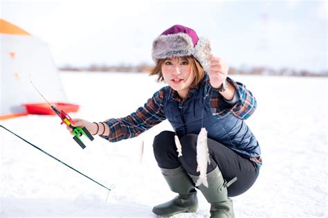 Ice Fishing – Travel Hokkaido