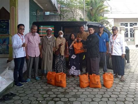 SAMBUT RAMADHAN, LAZISMU BERIKAN PAKET SEMBAKO KEPADA LANSIA, DHUAFA, DAN PARA JANDA - Lazismu