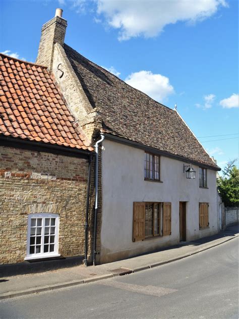 Isleham houses [10] © Michael Dibb :: Geograph Britain and Ireland