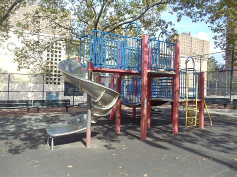 Lozada Playground Handball Courts : NYC Parks