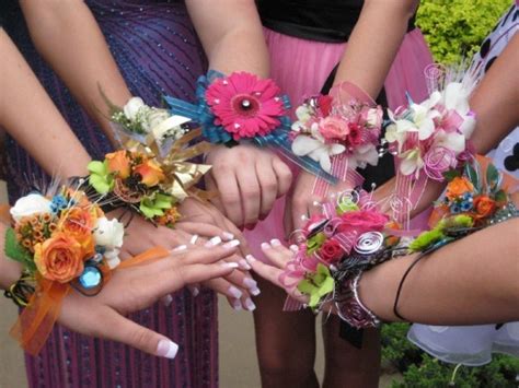 Raining Blossoms Prom Dresses: Make a Prom Wrist Corsage at Home