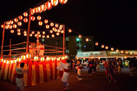 ・盆踊りは仏教？ | 霊園とお墓のはなし