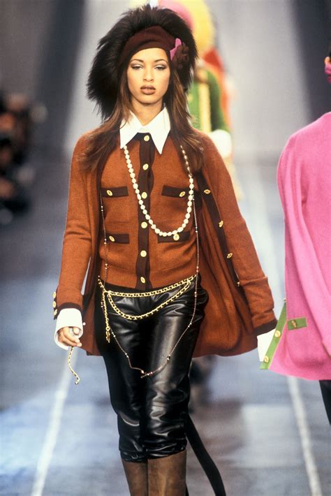 Chanel RTW F/W 1993 | Fashion, Winter looks, Chanel 90s runway