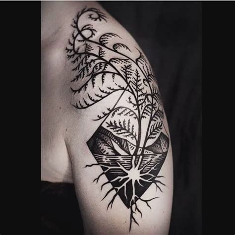 15 Graceful Fern Tattoos | Tattoodo Subtle Tattoos, Black Tattoos, Body Art Tattoos, Geometric ...