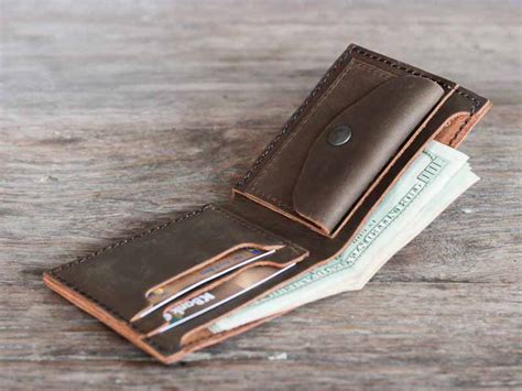 Men’s Leather Bifold Wallet With Coin Pocket | Gifts For Men