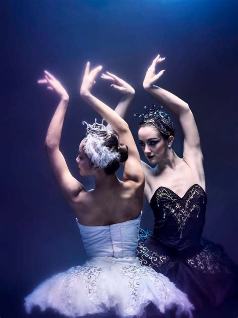 Cincinnati Ballet dancers walk on water at Eden Park's Mirror Lake