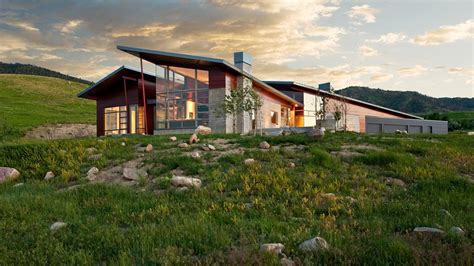 Wyoming Residence: Modern house makes a bold statement in a small town | 10 Stunning Homes