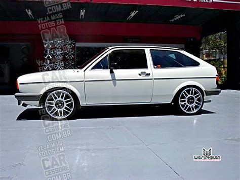 VW Gol G1 branco quadrado rebaixado com rodas aro 17 | White, static ...