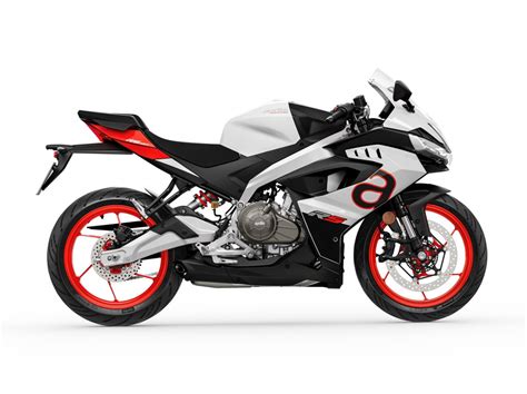 Aprilia RS 457: La nueva moto deportiva bicilíndrica que revoluciona el mercado | Revista de coches,