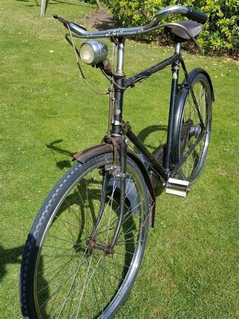 Vintage 1950 Raleigh bicycle - 69 years old and everything works ...