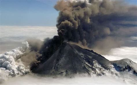 In Photos: Alaska's Mount Pavlof Erupts | National wildlife refuge, Alaska mountains, Volcano