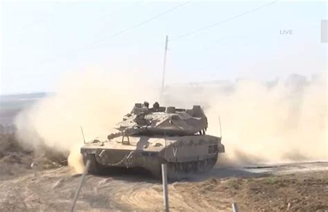 Israeli army's tanks stepping closer to Gaza | Zee News