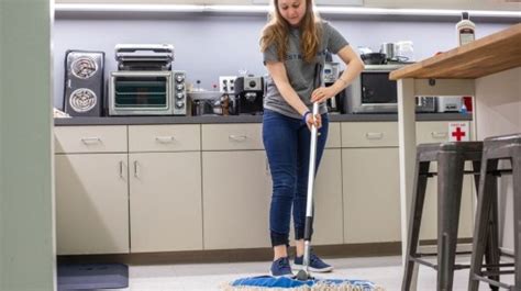 Tackle spring cleaning with the right mop – Chicago Tribune