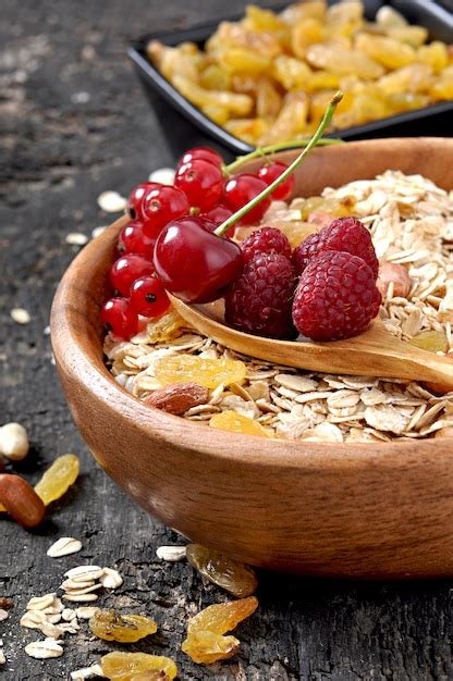 Free Photo | Healthy breakfast - oatmeal and berries