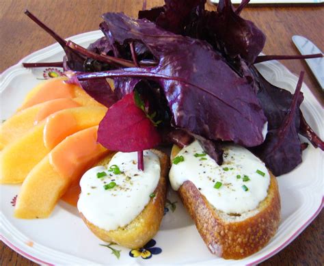 Beet Leaf Salad with Strawberry Vinaigrette | Amy Glaze's Pommes d'Amour