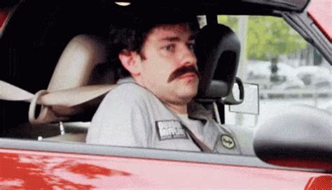 Jim Halpert Puts Back Seat GIF - Jim Halpert Puts Back Seat Hides - 探索與 ...