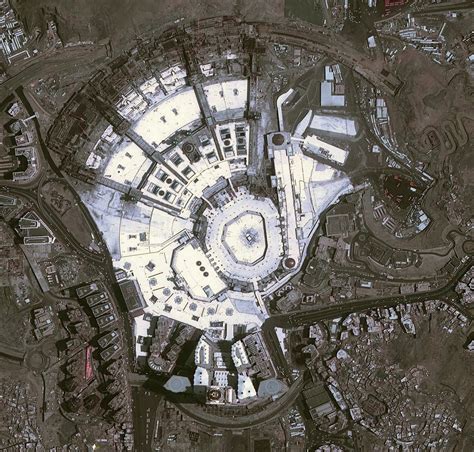 Here's What the Great Mosque of Mecca Looks Like from Space - Scoop Empire