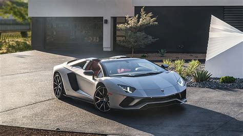 LAMBORGHINI AVENTADOR ROADSTER - L.A. - Starr Luxury Cars | Global Luxury Car Hire Platform