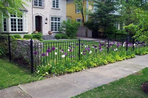 Front Yard Fence Ideas to Enhance Your Home’s First Impression