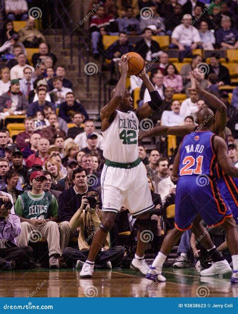 Vin Baker editorial stock photo. Image of shooting, knicks - 93838623